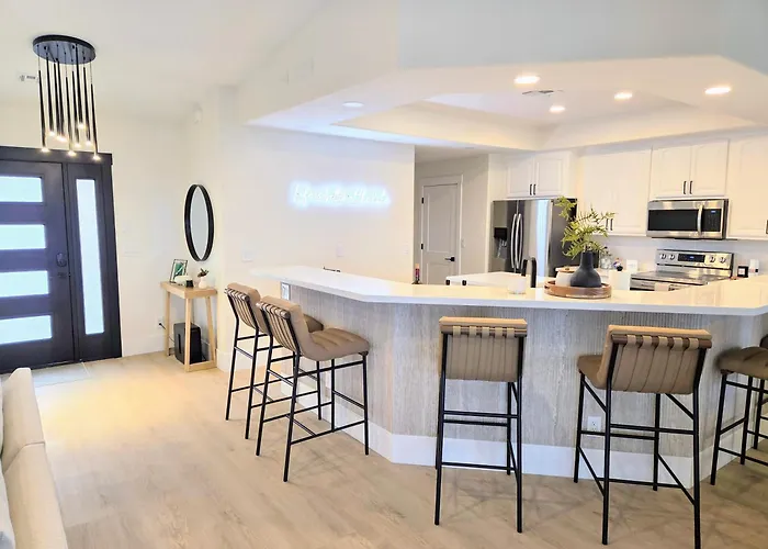 Stunning Havasu Retreat With Panoramic Views And Comforts Sleeps 10 Newly Remodeled Holiday home