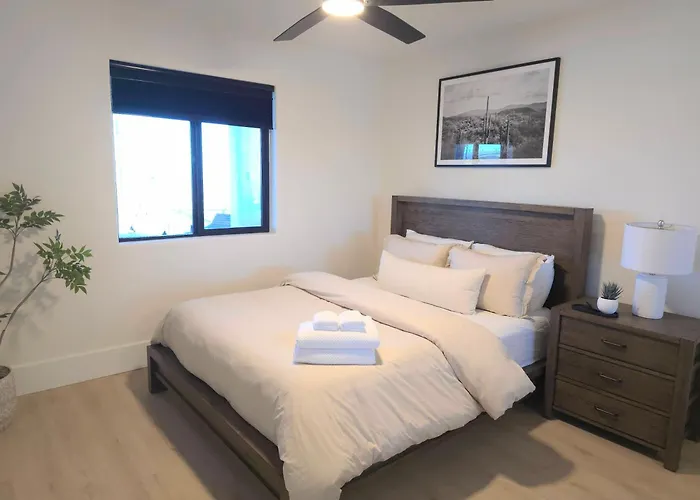 Stunning Havasu Retreat With Panoramic Views And Comforts Sleeps 10 Newly Remodeled