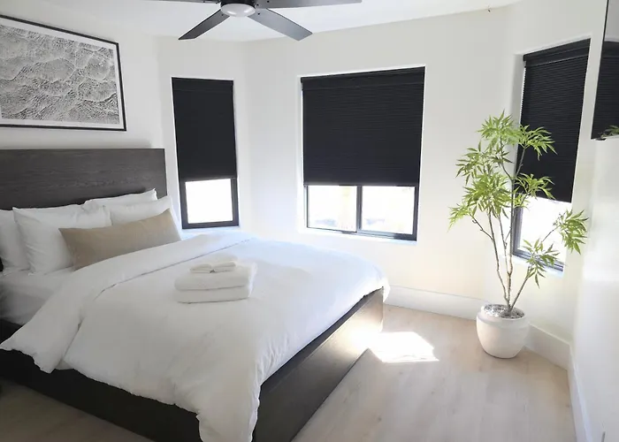 Stunning Havasu Retreat With Panoramic Views And Comforts Sleeps 10 Newly Remodeled Holiday home *