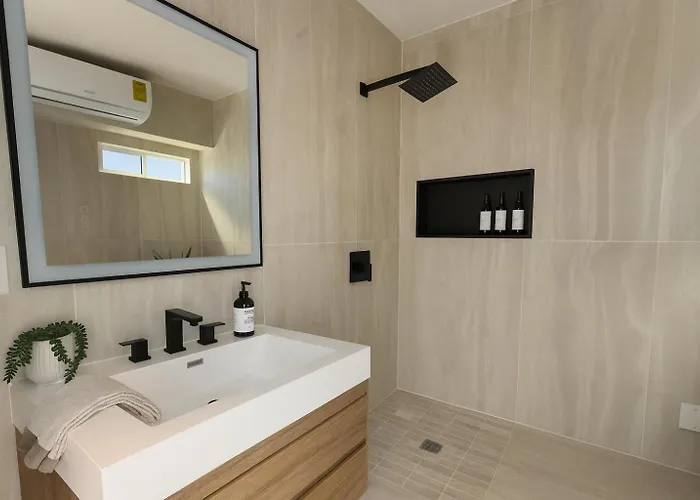 Stunning Havasu Retreat With Panoramic Views And Comforts Sleeps 10 Newly Remodeled *